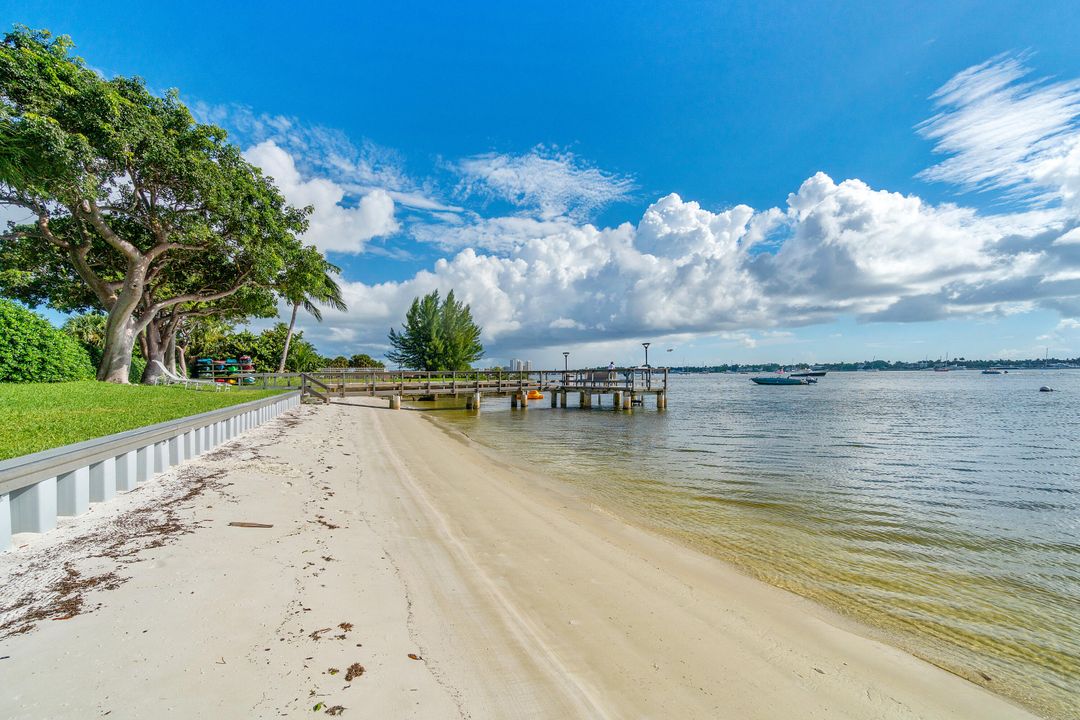 For Rent: $2,800 (2 beds, 2 baths, 1170 Square Feet)