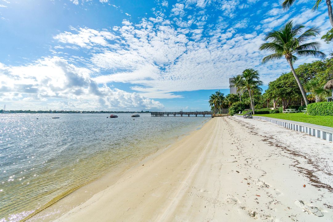 For Rent: $2,800 (2 beds, 2 baths, 1170 Square Feet)