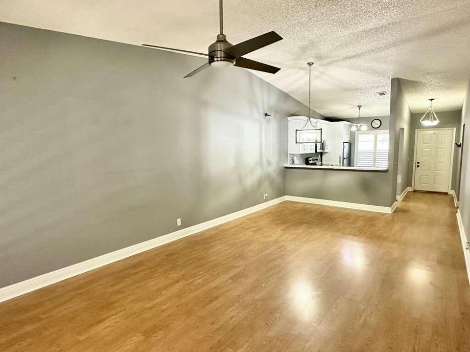 En Renta: $2,450 (2 camas, 2 baños, 1200 Pies cuadrados)