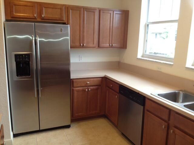 For Rent: $2,400 (2 beds, 2 baths, 1326 Square Feet)