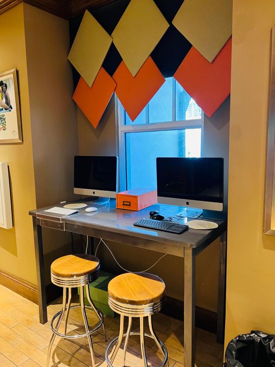 For Rent: $2,400 (2 beds, 2 baths, 1326 Square Feet)