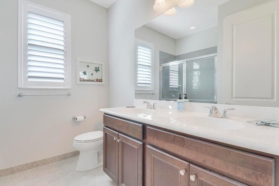 For Rent: $9,750 (3 beds, 2 baths, 2570 Square Feet)