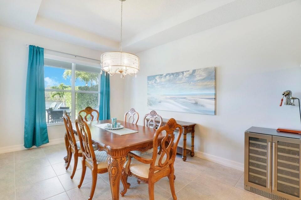 For Rent: $9,750 (3 beds, 2 baths, 2570 Square Feet)