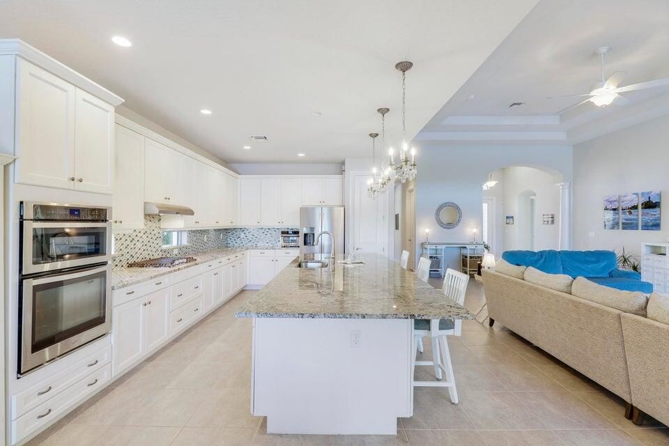 For Rent: $9,750 (3 beds, 2 baths, 2570 Square Feet)