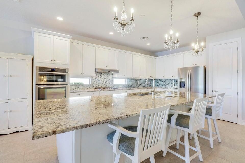 For Rent: $9,750 (3 beds, 2 baths, 2570 Square Feet)