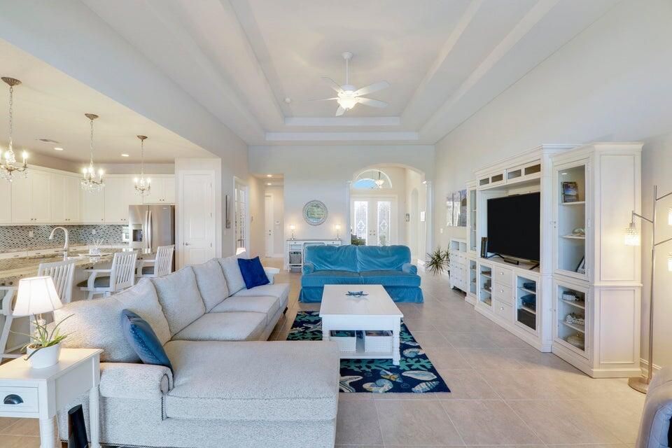 For Rent: $9,750 (3 beds, 2 baths, 2570 Square Feet)