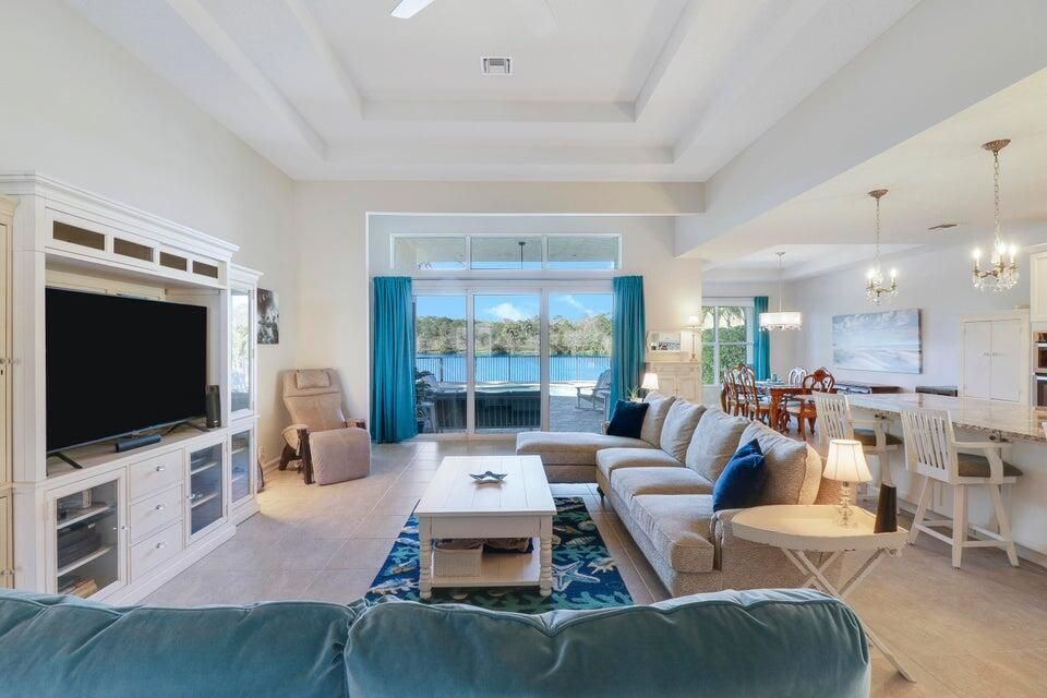 For Rent: $9,750 (3 beds, 2 baths, 2570 Square Feet)