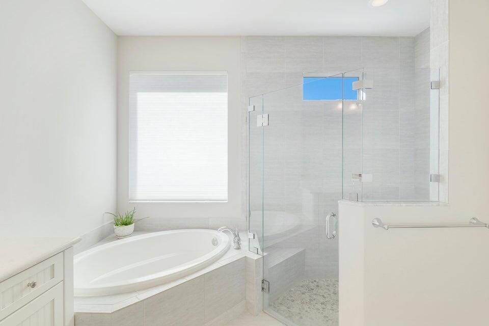 For Rent: $9,750 (3 beds, 2 baths, 2570 Square Feet)