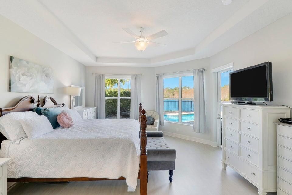 For Rent: $9,750 (3 beds, 2 baths, 2570 Square Feet)