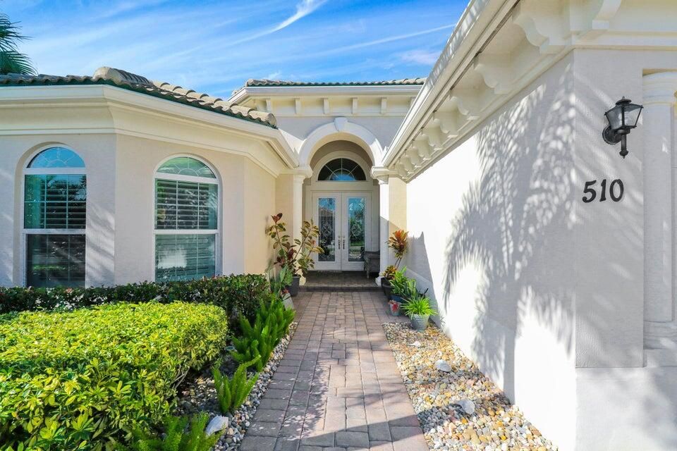 For Rent: $9,750 (3 beds, 2 baths, 2570 Square Feet)