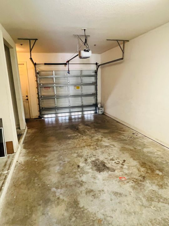 For Rent: $2,400 (2 beds, 2 baths, 1326 Square Feet)