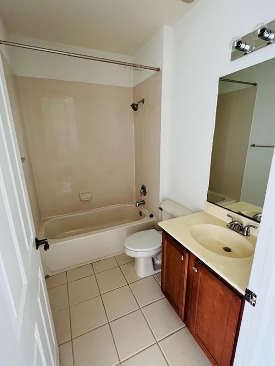 For Rent: $2,400 (2 beds, 2 baths, 1326 Square Feet)