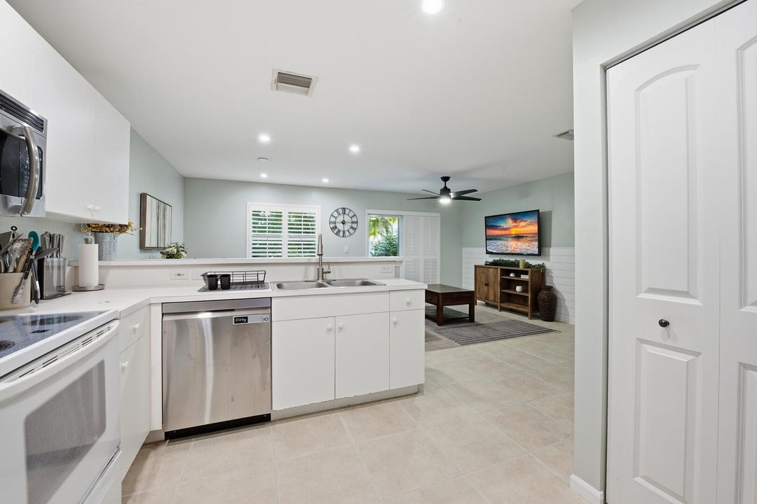 待售: $339,900 (2 贝兹, 2 浴室, 1308 平方英尺)