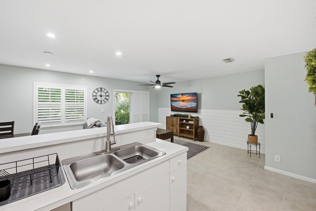 待售: $339,900 (2 贝兹, 2 浴室, 1308 平方英尺)