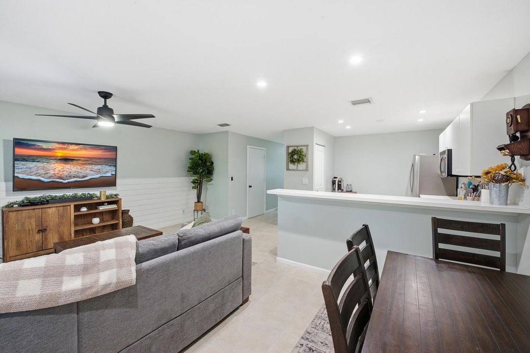 待售: $339,900 (2 贝兹, 2 浴室, 1308 平方英尺)