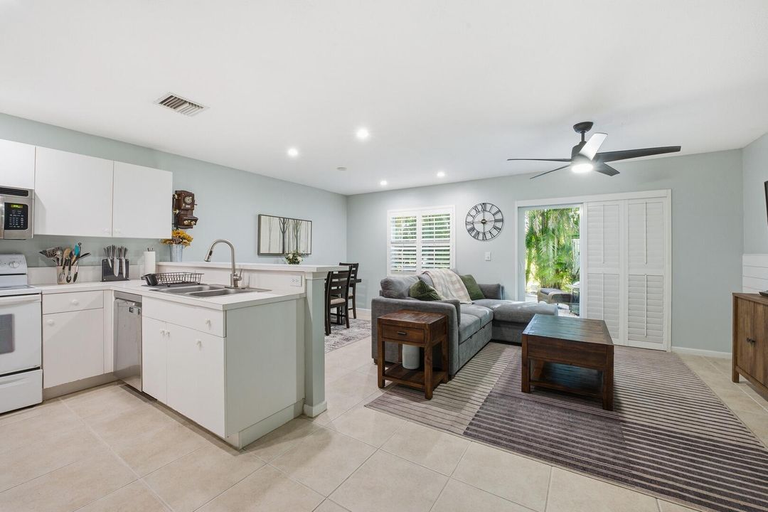 待售: $339,900 (2 贝兹, 2 浴室, 1308 平方英尺)