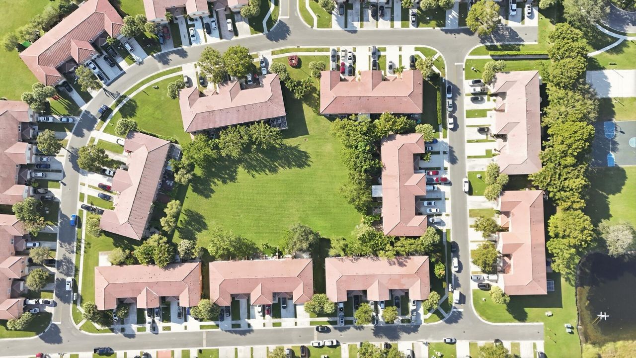 待售: $339,900 (2 贝兹, 2 浴室, 1308 平方英尺)