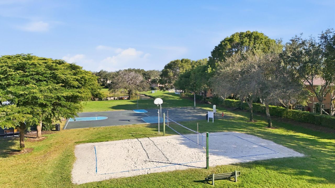 待售: $339,900 (2 贝兹, 2 浴室, 1308 平方英尺)