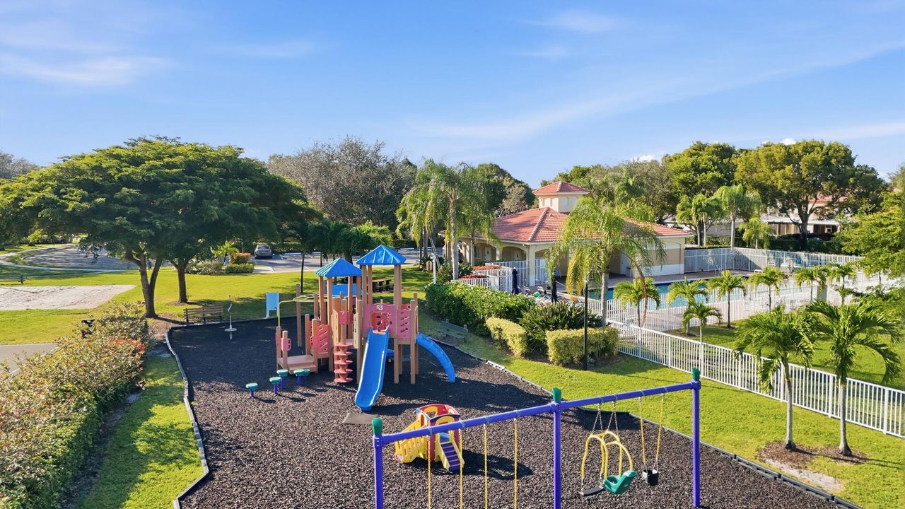 待售: $339,900 (2 贝兹, 2 浴室, 1308 平方英尺)