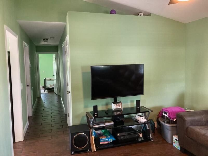 En Venta: $300,900 (3 camas, 2 baños, 1065 Pies cuadrados)