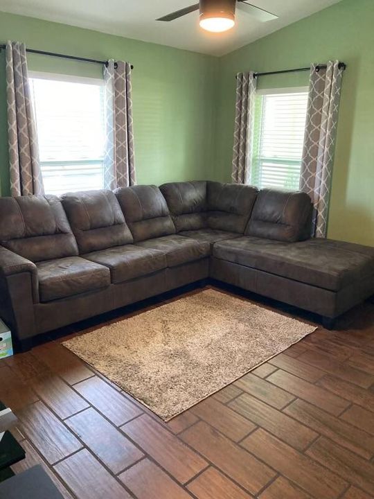 En Venta: $300,900 (3 camas, 2 baños, 1065 Pies cuadrados)