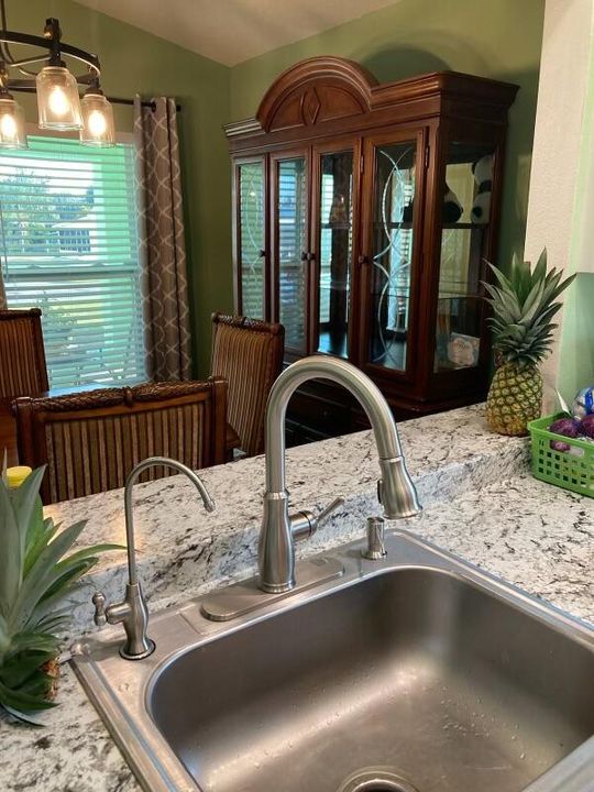 En Venta: $300,900 (3 camas, 2 baños, 1065 Pies cuadrados)