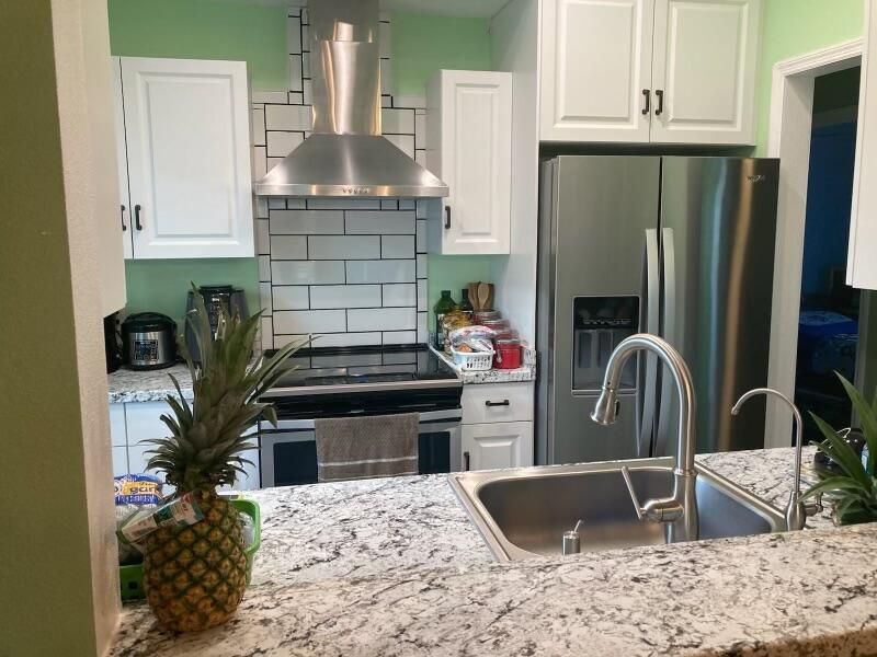 En Venta: $300,900 (3 camas, 2 baños, 1065 Pies cuadrados)