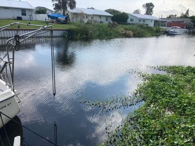 En Venta: $300,900 (3 camas, 2 baños, 1065 Pies cuadrados)