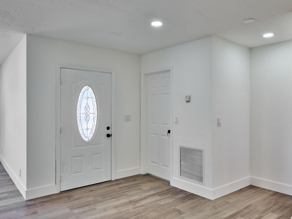 待售: $425,000 (3 贝兹, 2 浴室, 1667 平方英尺)