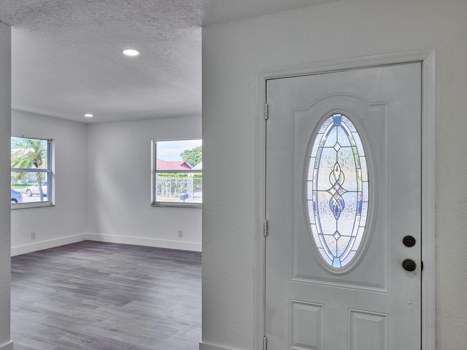 待售: $425,000 (3 贝兹, 2 浴室, 1667 平方英尺)