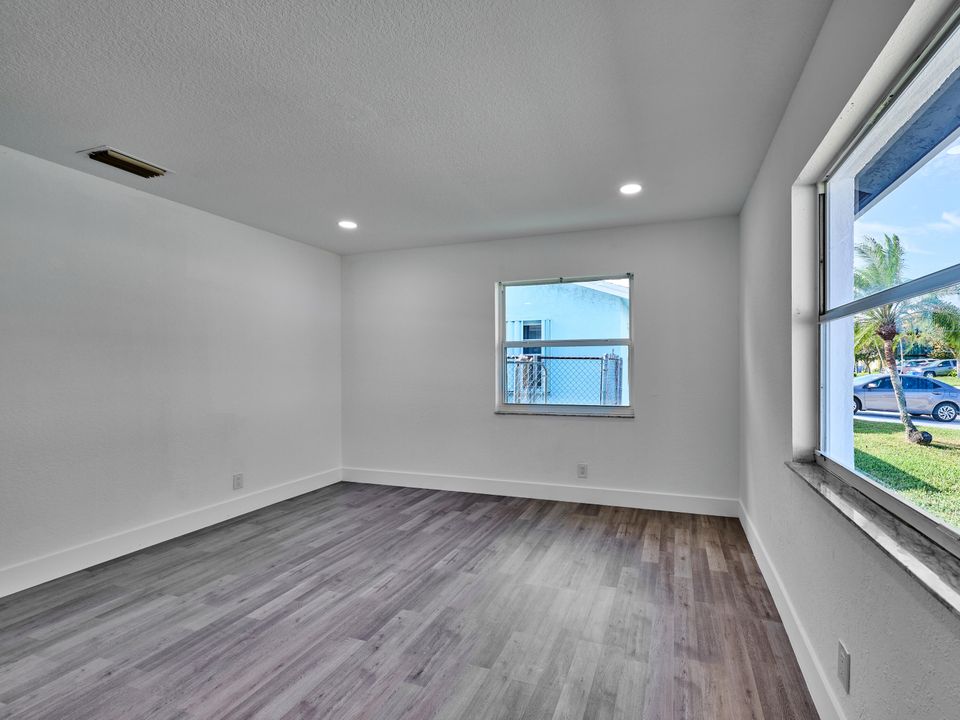 待售: $425,000 (3 贝兹, 2 浴室, 1667 平方英尺)