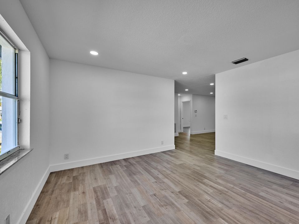 待售: $425,000 (3 贝兹, 2 浴室, 1667 平方英尺)