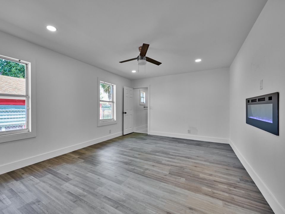 待售: $425,000 (3 贝兹, 2 浴室, 1667 平方英尺)