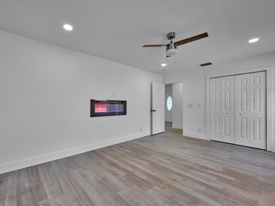 待售: $425,000 (3 贝兹, 2 浴室, 1667 平方英尺)