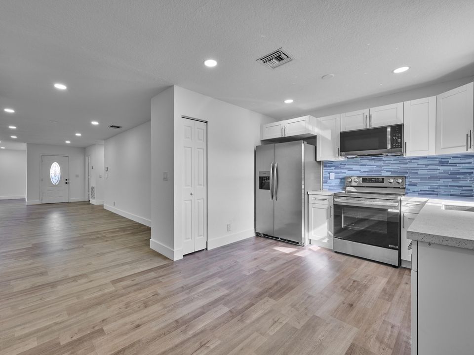 待售: $425,000 (3 贝兹, 2 浴室, 1667 平方英尺)