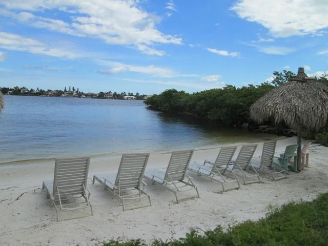 待售: $330,000 (2 贝兹, 2 浴室, 972 平方英尺)