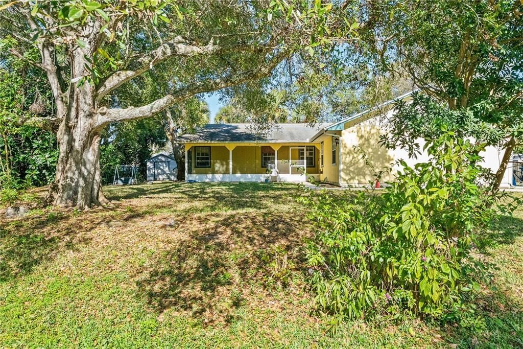 For Sale: $235,000 (3 beds, 2 baths, 1302 Square Feet)