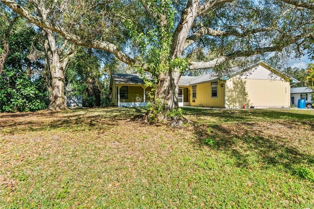 For Sale: $235,000 (3 beds, 2 baths, 1302 Square Feet)