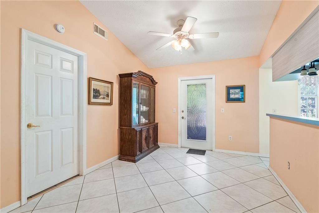 For Sale: $235,000 (3 beds, 2 baths, 1302 Square Feet)