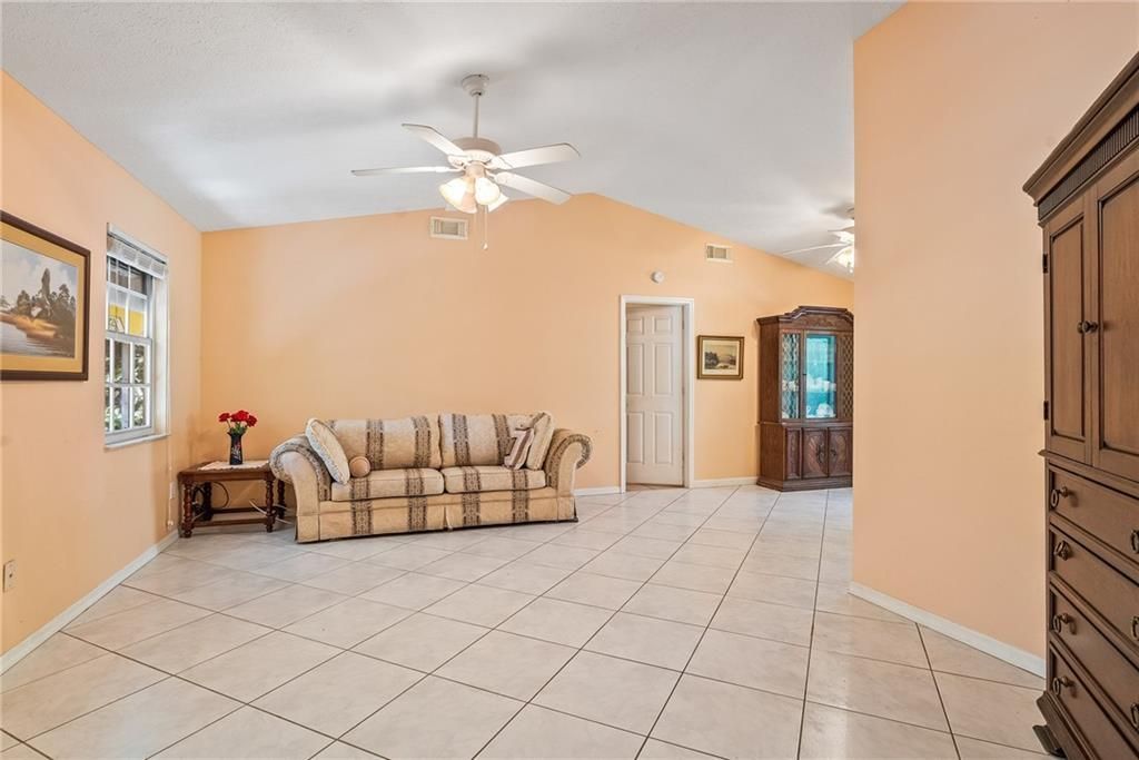 For Sale: $235,000 (3 beds, 2 baths, 1302 Square Feet)