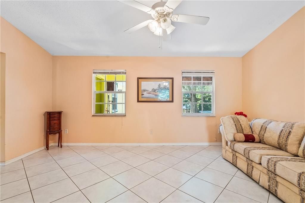 For Sale: $235,000 (3 beds, 2 baths, 1302 Square Feet)