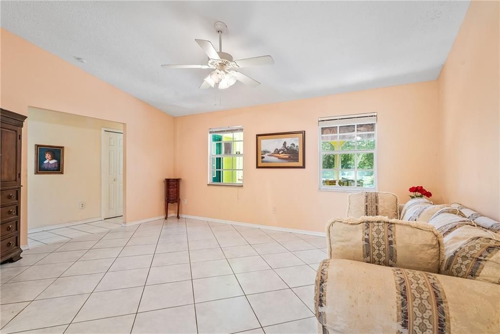 For Sale: $235,000 (3 beds, 2 baths, 1302 Square Feet)