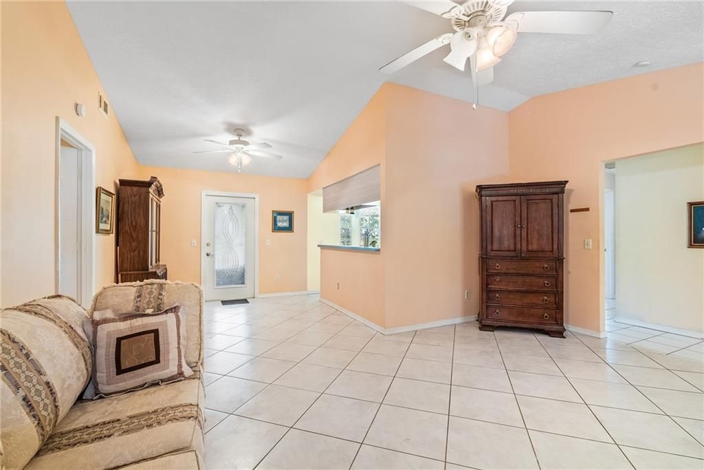For Sale: $235,000 (3 beds, 2 baths, 1302 Square Feet)
