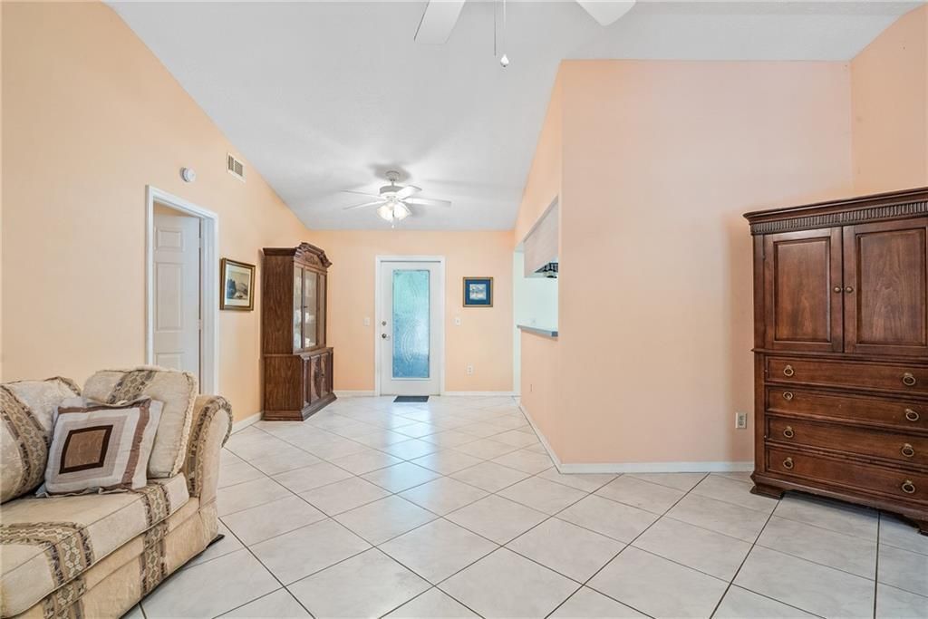 For Sale: $235,000 (3 beds, 2 baths, 1302 Square Feet)