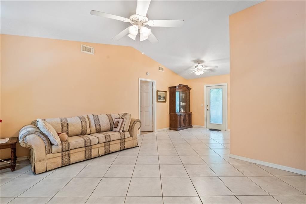 For Sale: $235,000 (3 beds, 2 baths, 1302 Square Feet)