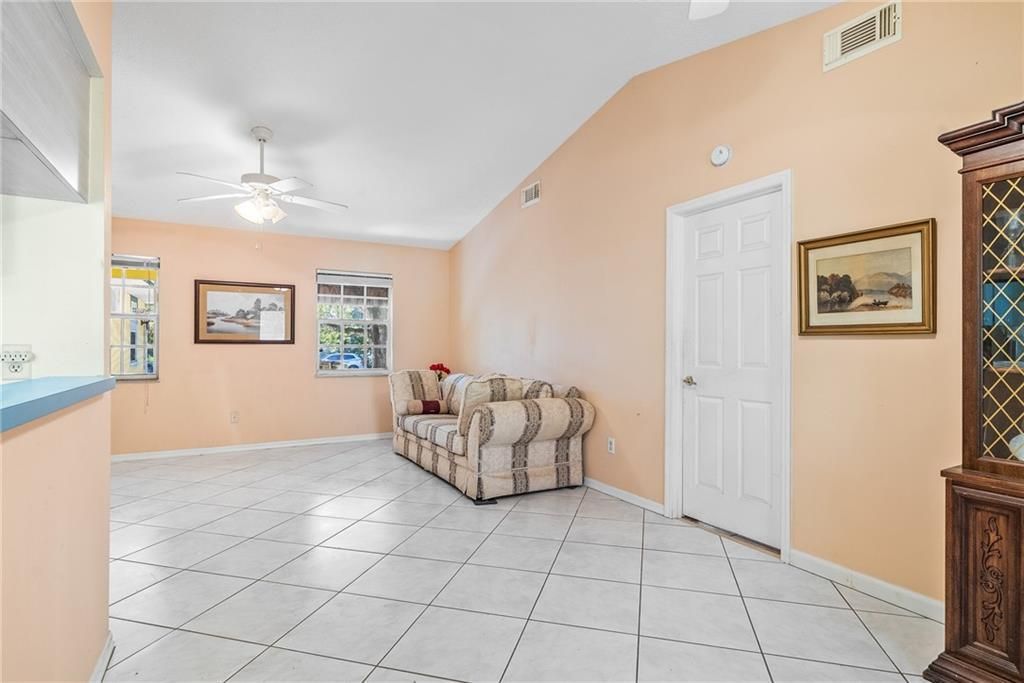 For Sale: $235,000 (3 beds, 2 baths, 1302 Square Feet)