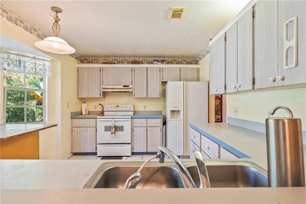 For Sale: $235,000 (3 beds, 2 baths, 1302 Square Feet)