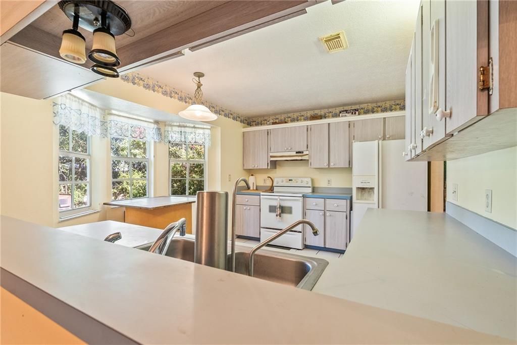 For Sale: $235,000 (3 beds, 2 baths, 1302 Square Feet)