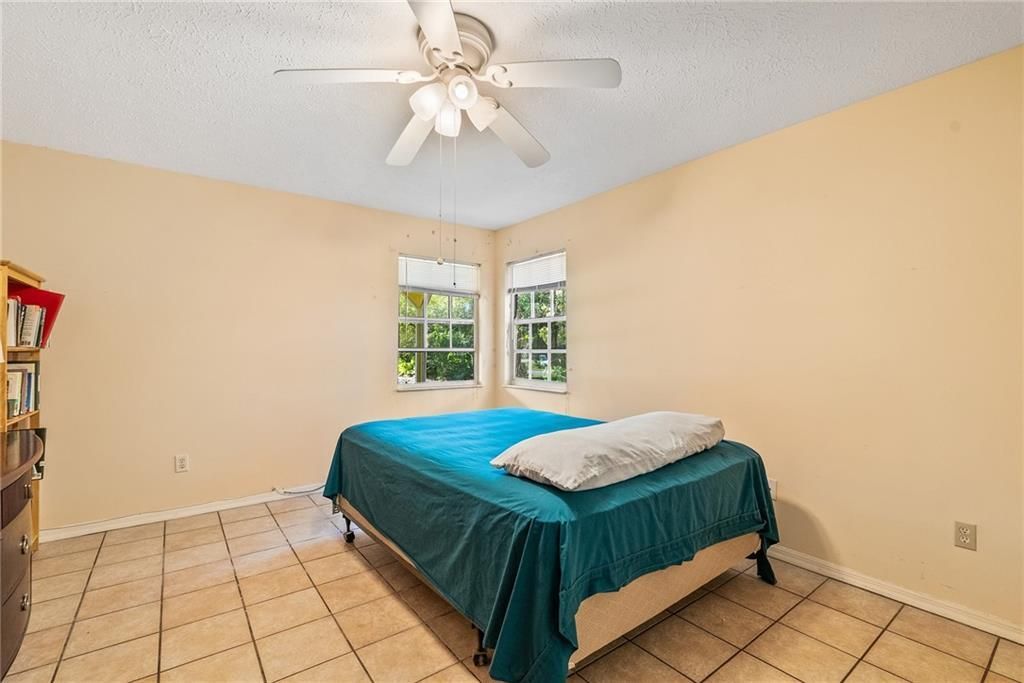 For Sale: $235,000 (3 beds, 2 baths, 1302 Square Feet)