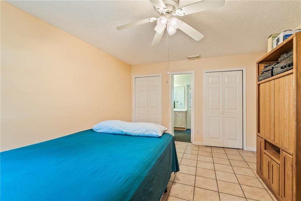 For Sale: $235,000 (3 beds, 2 baths, 1302 Square Feet)